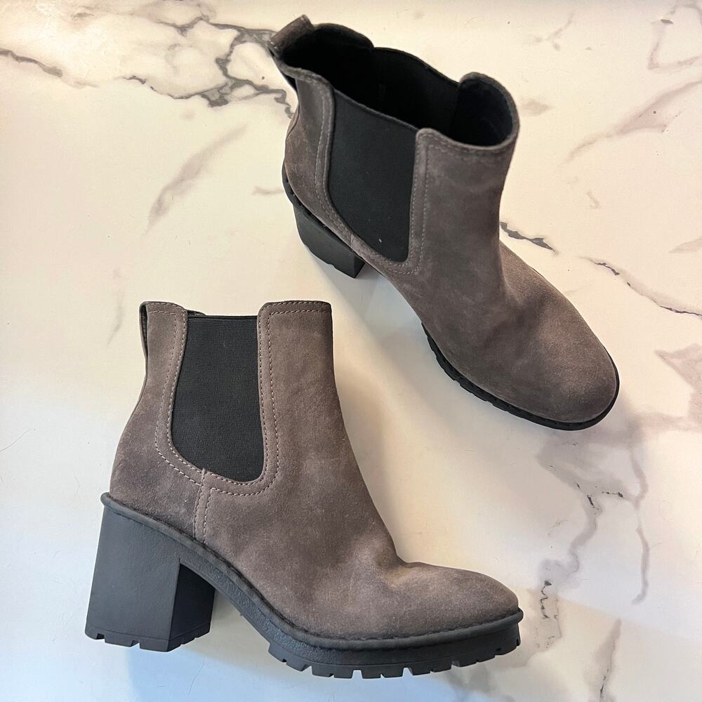 Vince Suede Water Repellent Chelsea Boots in Gray Brown Size 6